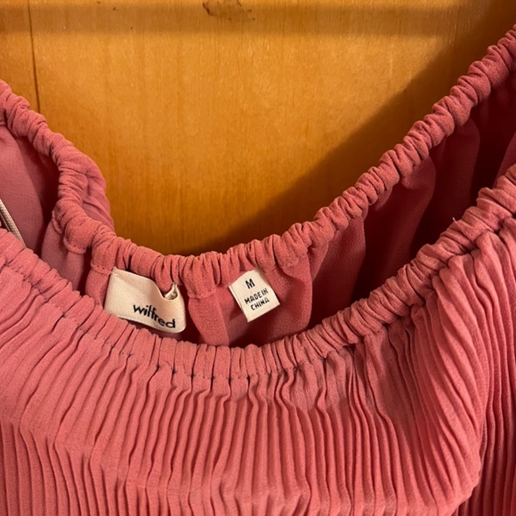 Off the shoulder Aritzia top NWOT - Picture 2 of 2